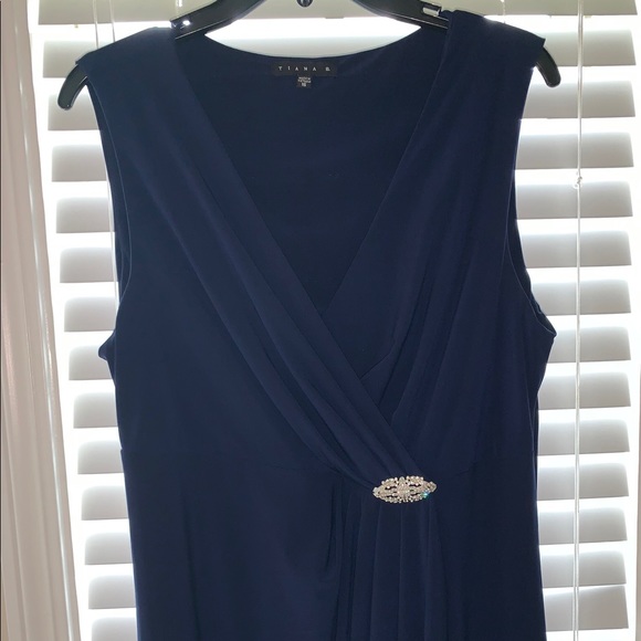 A dress perfect for a wedding guest! - Picture 1 of 3
